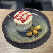 Cake and Vanilla Ice Cream <br /> 蛋糕加香草冰淇淋（5种口味可选）