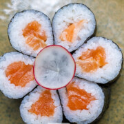 Fresh Salmon Hosomaki <br /> 新鲜三文鱼小卷  