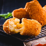 Mac &amp; Cheese Croquette <br /> 通心粉芝士“可乐饼”